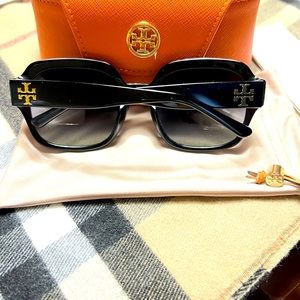 Tory Burch sunglasses TY7143U